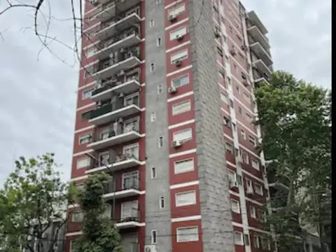 Venta depto de 2 amb al contrafrente en Caballito