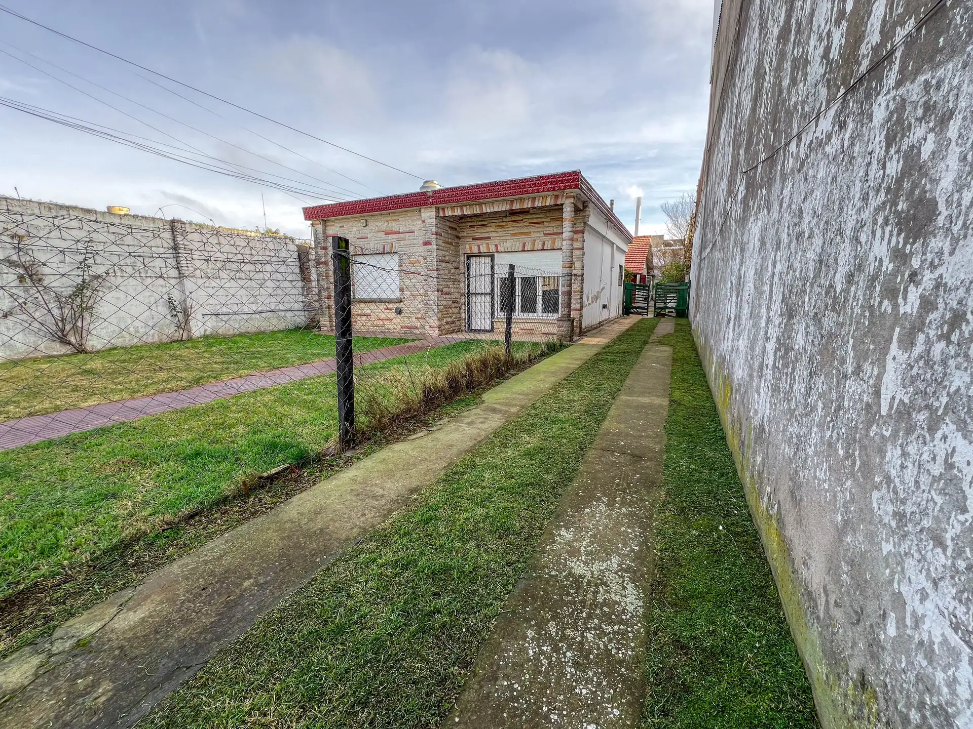2 Propiedades 3 amb. c/u en block - Int. Camusso y Gaboto