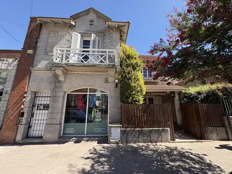 Importante chalet comercial sobre calle Alem 