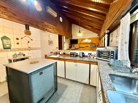 Depto Tipo Casa en Venta en Versalles, USD 190.000