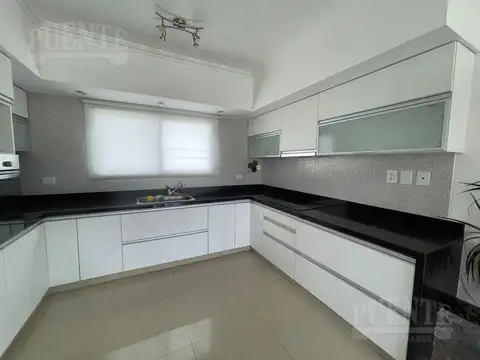 Casa en Alquiler en Fincas de San Vicente, USD 1.800