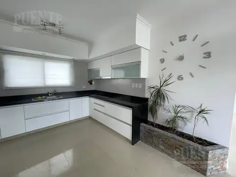 Casa en Alquiler de 4 dormitorios