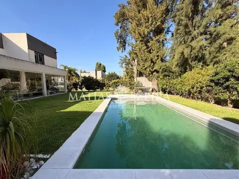 Casa 5 ambientes en venta Barrio Privado Weston