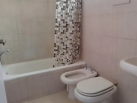 Piso Alto, Pura Luz. Con balcón