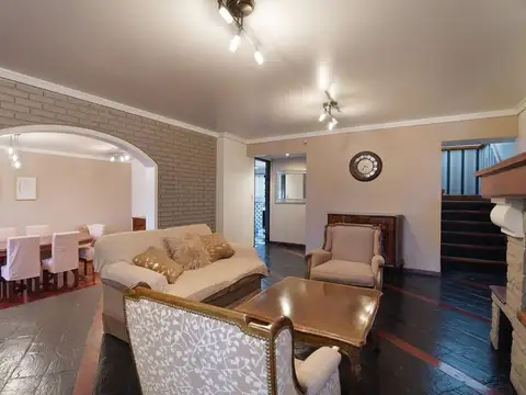 HERMOSO CHALET DE 250 MTS2 EN VILLA LUZURIAGA