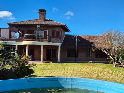 Casa 7 ambientes con 3 baños
