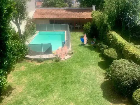 Casa en Venta con 3 cocheras