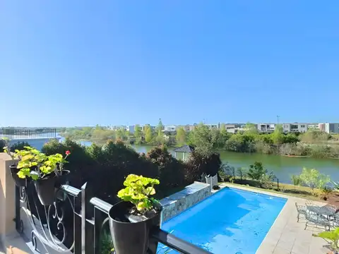 Casa 6 ambientes con 2 baños