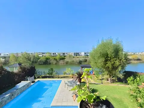 Casa en Venta con 4 cocheras