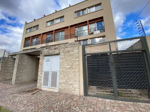 Departamento duplex 3 ambientes en Moreno con cochera