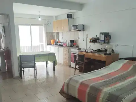 Saenz Peña, Monoambiente Al Contrafrente con Balcón, Luminoso!