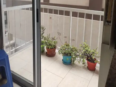 Saenz Peña, Monoambiente Al Contrafrente con Balcón, Luminoso!