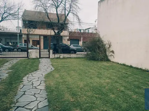 Gran Casa Clásica con Enorme Potencial en Villa Soldati!  Lote Propio de 390 m²
