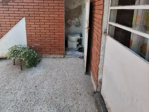 Casa 4 ambientes con 1 baño