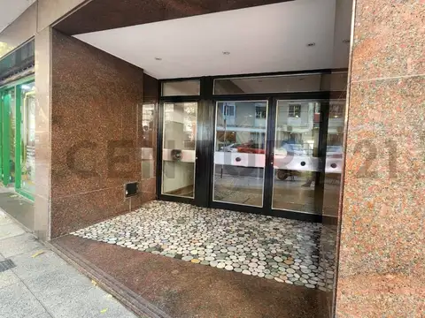 Aráoz 2400, Piso 1