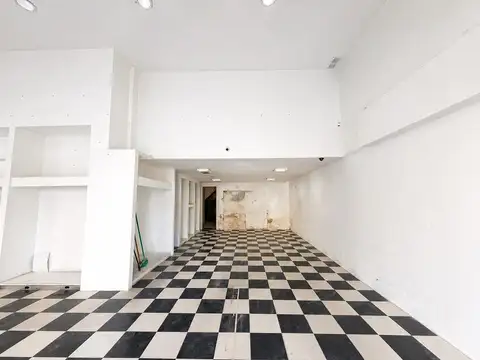 Local en Avenida con 11 metros de frente apto franquicia