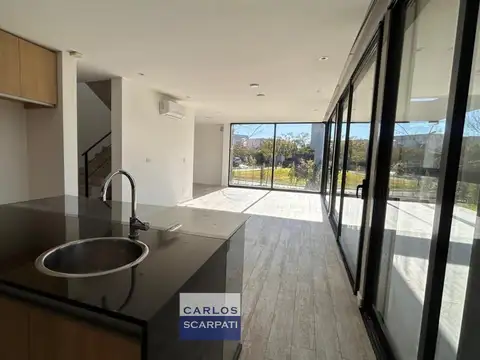 Casa moderna en alquiler en Los Castaños