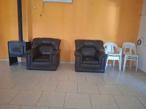 Casa en Alquiler con 1 cochera