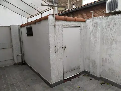 PH al frente 3 ambientes con cochera y patio.