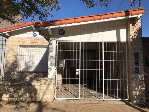 PH al frente 3 ambientes con cochera y patio.