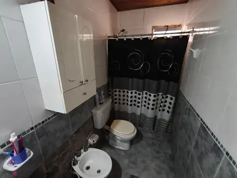 Casa en Alquiler con 2 cocheras