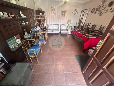 Casa 6 ambientes con 2 baños
