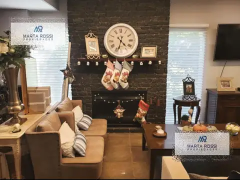 Casa en Venta con 2 cocheras