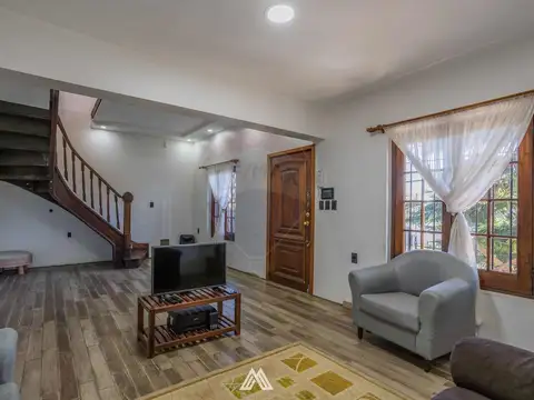 VENTA CASA 2 DORMITORIOS CON COCHERA CERRO