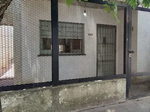 Casa dos ambientes en Quilmes Este