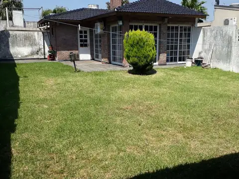 Casa 5 ambientes con 2 baños