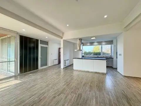 VENTA: Casa de 2 dormitorios, galería con parrillero y pileta en La Rinconada, Ibarlucea.