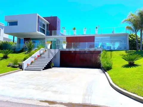 VENTA | Imponente casa de 8 ambientes, parque, pileta, ascensor, hidromasajes, sauna LA RESERVA CARD