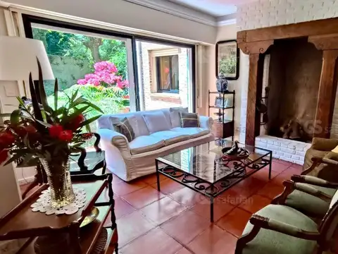 Casa en Venta con 3 cocheras