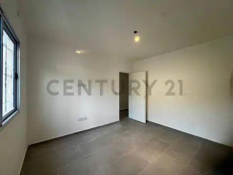 VENTA CASA 4 AMBIENTES CIUDAD JARDIN COCHERA Y PATIO
