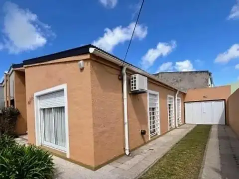 Casa en venta - 3 Dormitorios 1 Baño - Necochea