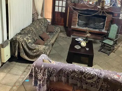 Casa 6 ambientes con 3 baños