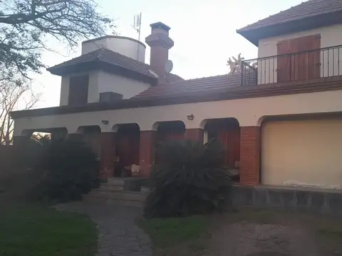 Excelente chalet con piscina 