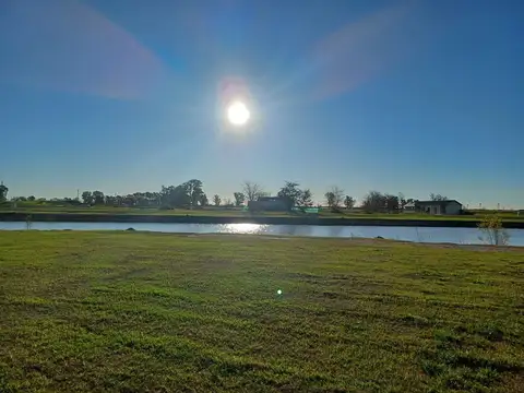 Terreno en venta  a la Laguna en  Barrio Privado Santa Clara al Sur