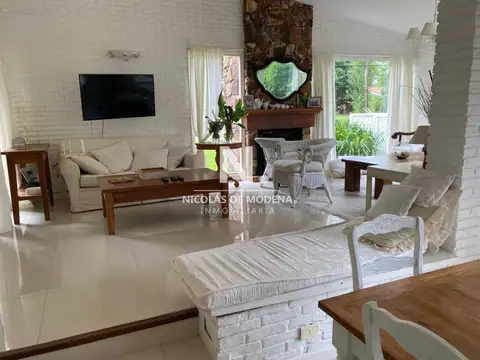 Hermosa casa en venta en excelente zona de roosevelt