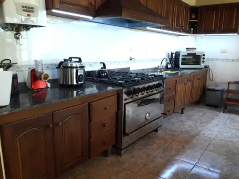 Casa en Venta con 4 cocheras