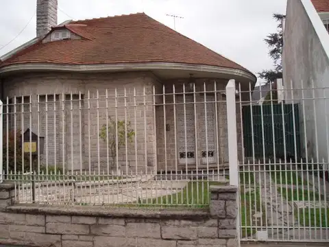 Av. Hipolito Yrigoyen 10851