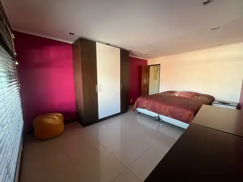 Casa 7 ambientes con 2 baños