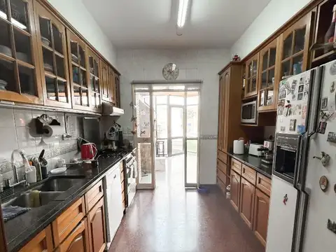 Casa 5 ambientes con Jardin, Pileta y Garage para 3 autos