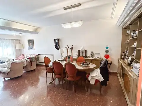 Casa 5 ambientes con 2 baños