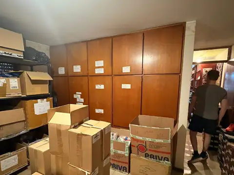 Casa en Alquiler con 4 cocheras