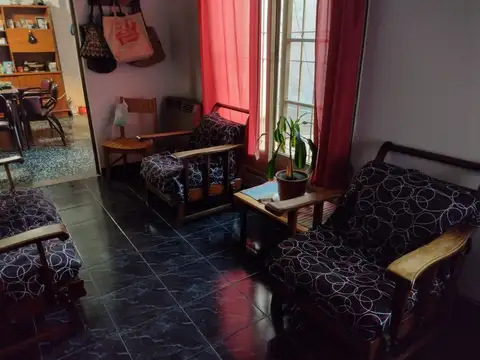 Casa 5 ambientes con 2 baños