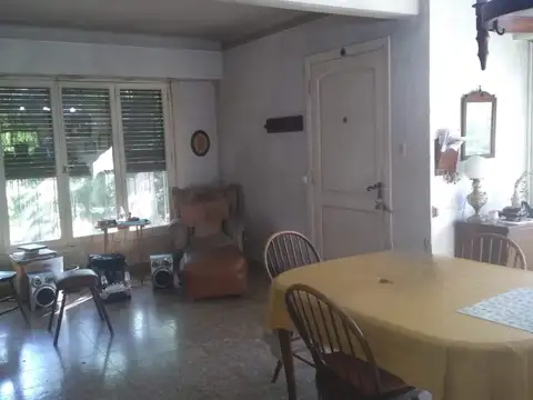 Casa 5 ambientes con 1 baño