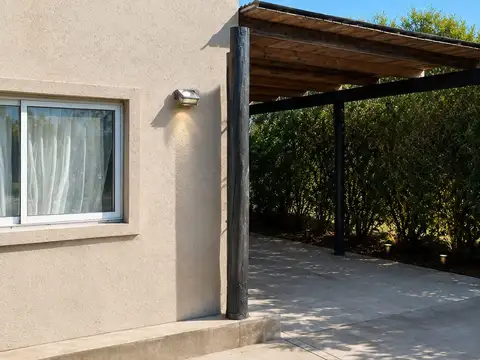 Casa en Alquiler con 4 cocheras