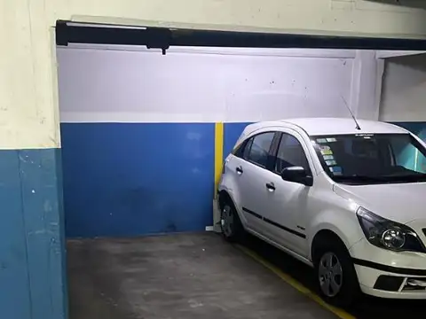 Cochera fija cubierta  en planta baja - Villa Devoto!