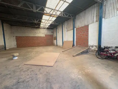 Galpon en venta con casa y jardin Victoria